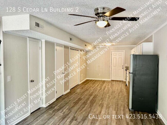 Building Photo - 128 S Cedar Ln