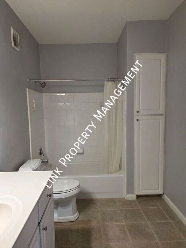 Building Photo - 5103 Regency Ct