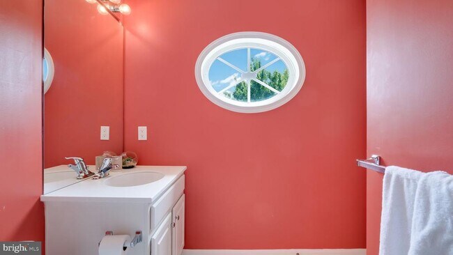Building Photo - 28 Croft Dr