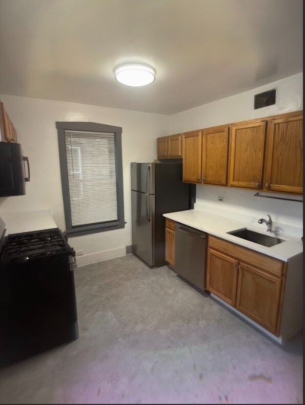 Building Photo - 113 Harrison St