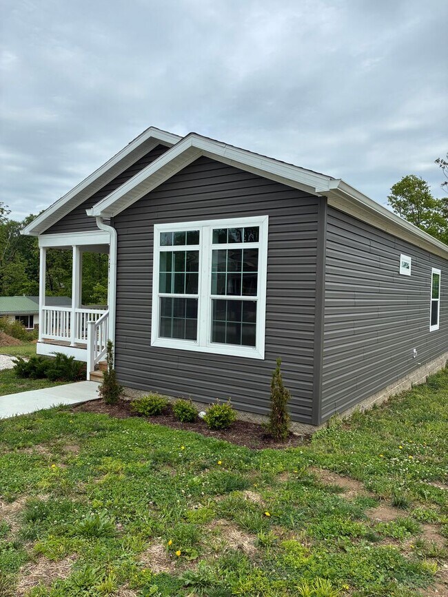 Building Photo - Modern 3 Bedroom 2 Bath House - New Build! Available NOW!