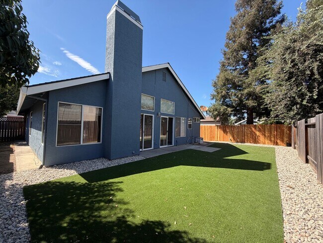 Building Photo - 6260 Vanden Rd