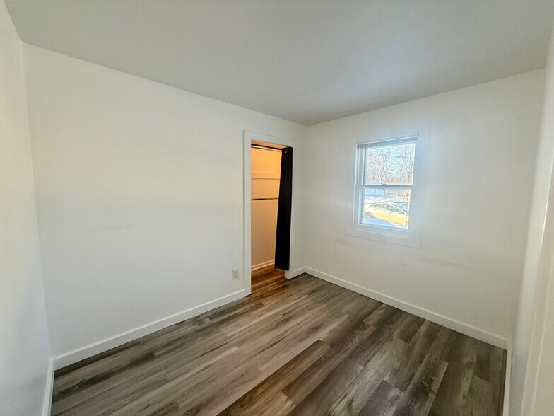 Building Photo - 6 Marlyn Dr