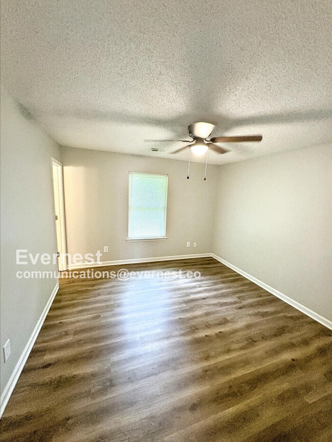 Building Photo - 204 Sherwood Loop