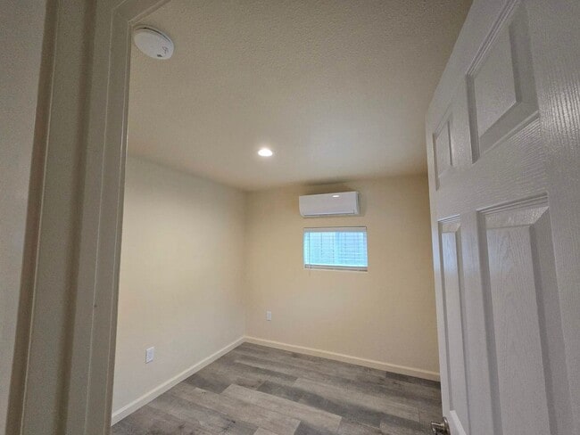 Building Photo - 398schindlerstreet.is4lease.com