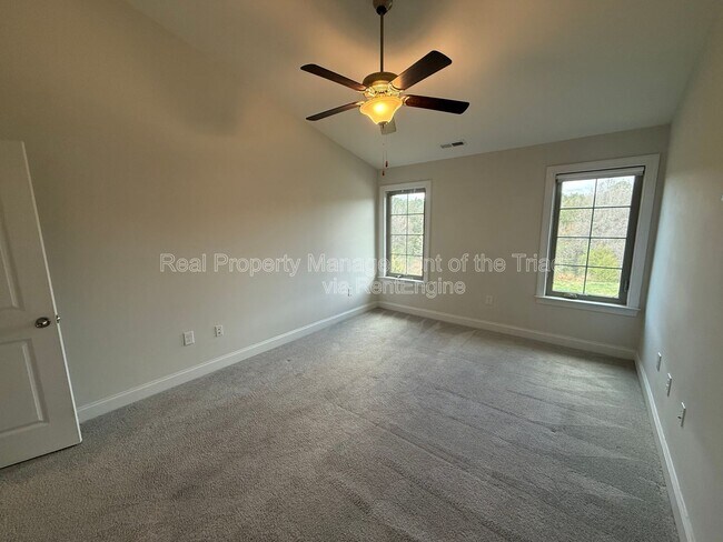 Building Photo - 3833 Thistleberry Rd