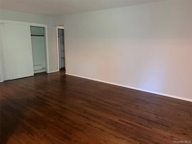 Building Photo - 17 Brevoort Dr