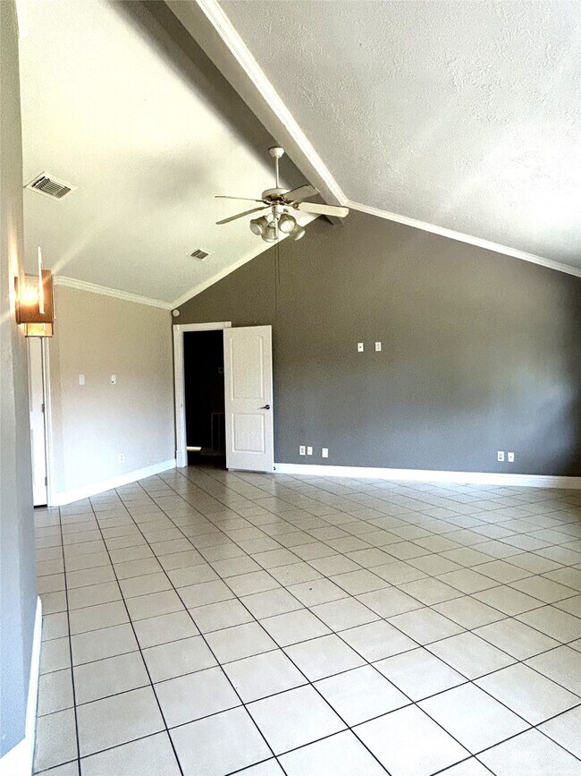 Building Photo - 2715 Spring Canyon Ct