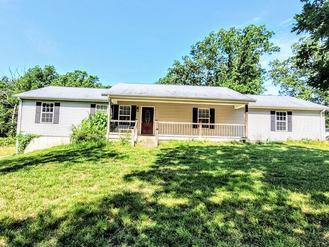 Building Photo - Spacious Countryside House