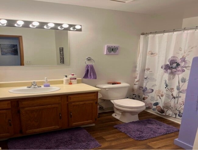 Building Photo - 305 S Walnut St