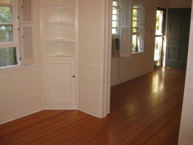 Building Photo - 1726 La Senda Pl