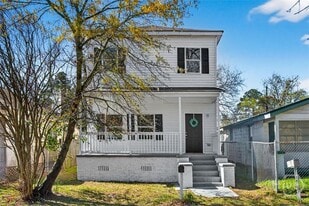 Building Photo - 1711 Stratford St