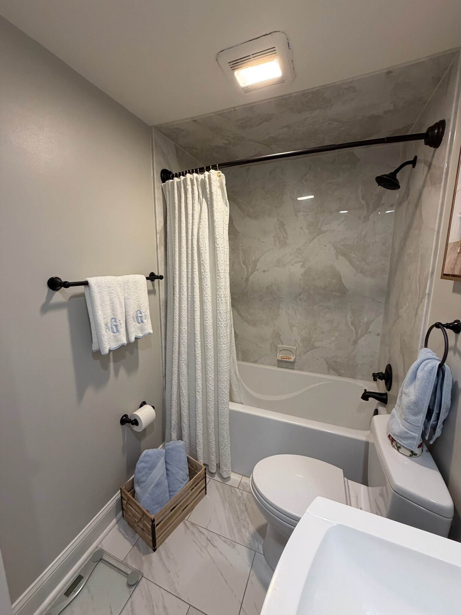 Building Photo - 7602 Lakeside Village Dr