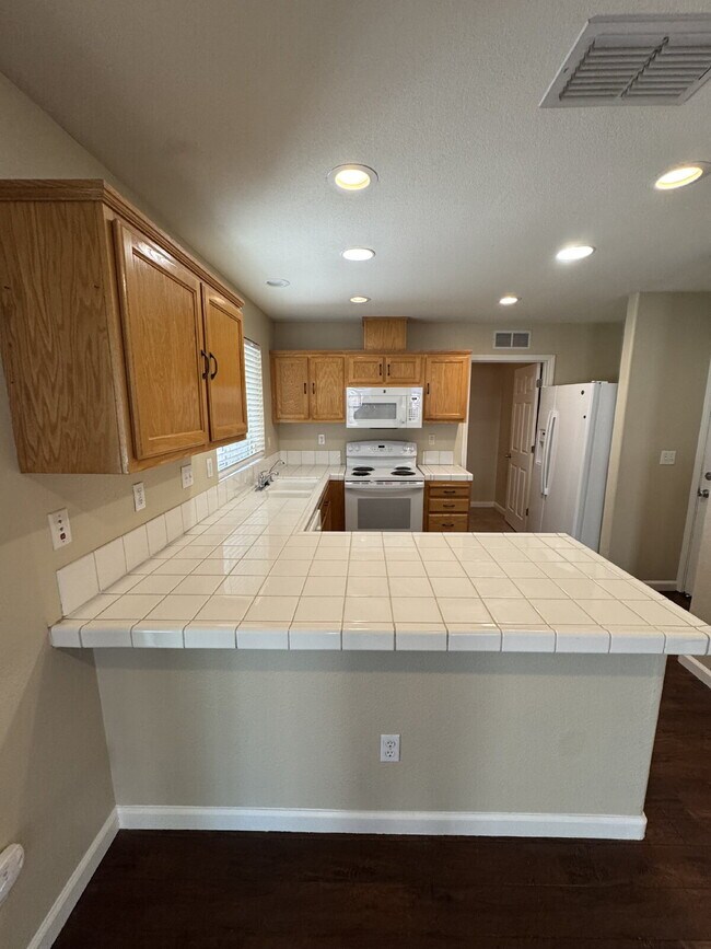 Building Photo - Beautiful 4-Bedroom Home with Spacious Backyard & Covered Patio