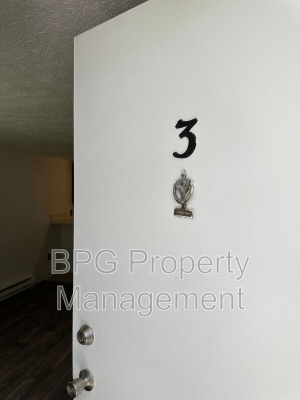 Building Photo - 123 Circle Dr