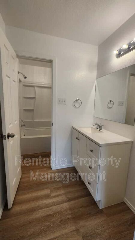 Building Photo - 109 Arrowhead St