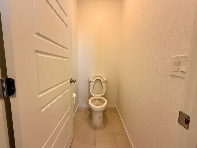 Building Photo - 4 BED 3.5 BATH 2 CAR GARAGE HOME w/ LOFT, ...