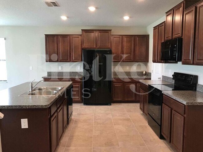 Building Photo - 9652 Sage Creek Dr