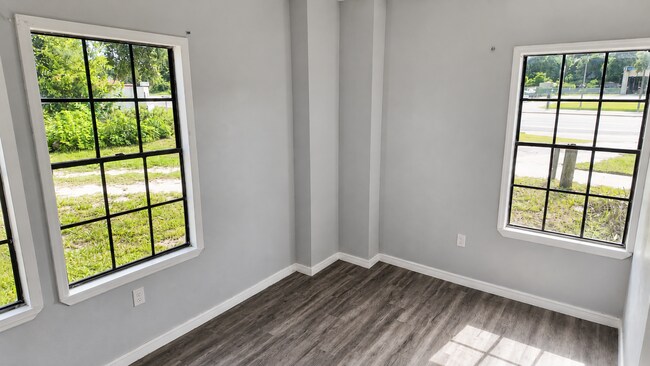 Building Photo - Huge 4BR/1BA Dade City Home with a Massive Backyard!