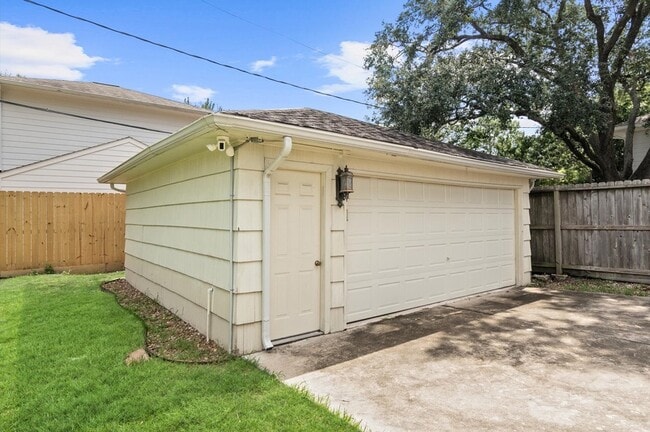 Building Photo - 6249 Overbrook Ln