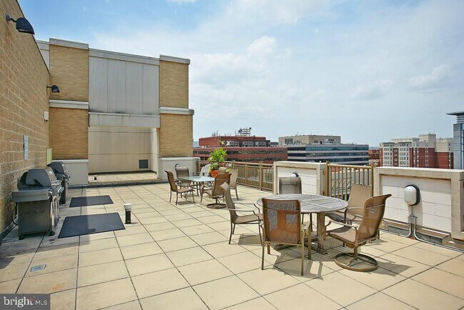 Building Photo - 1150 K St NW
