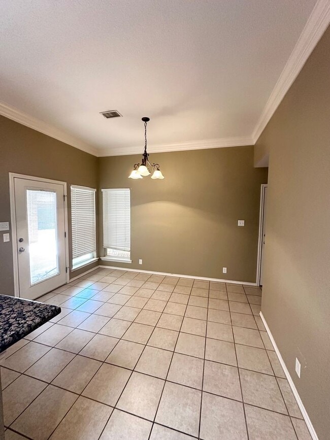 Building Photo - 4 Bed 3 Bath Ready to Rent ASAP!