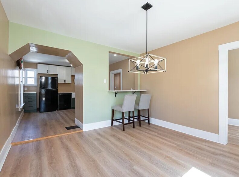 Dinning Room - 39 South Ave