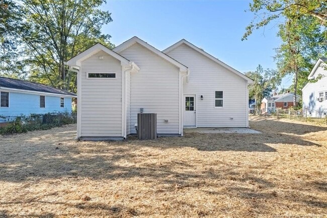 Building Photo - 601 E Bay St