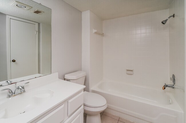 Building Photo - 200 Pecan Dr