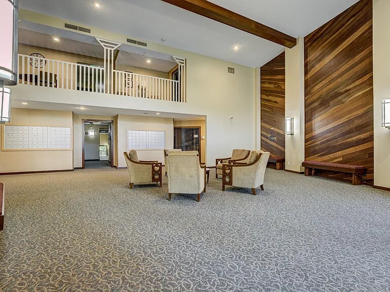 Lobby - 4575 W 80th Street Cir