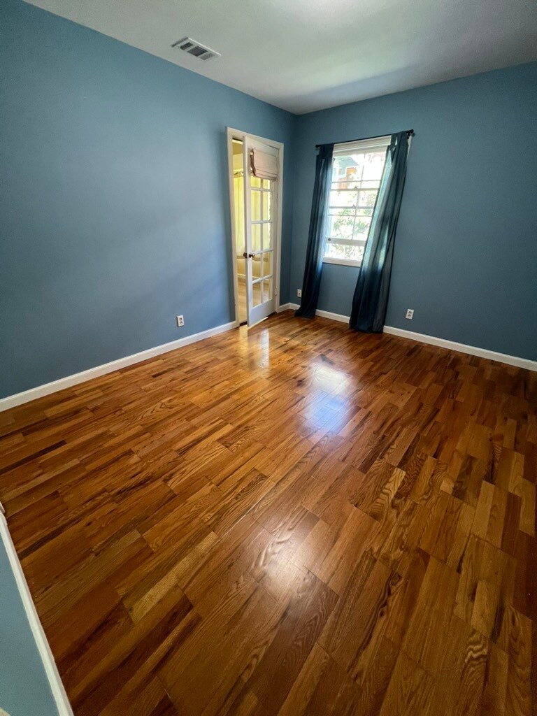 Building Photo - 2733 Bryant St