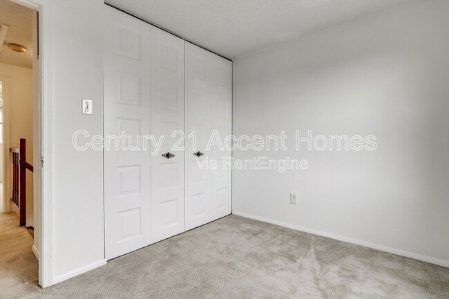 Building Photo - 5328 Larochelle Ct