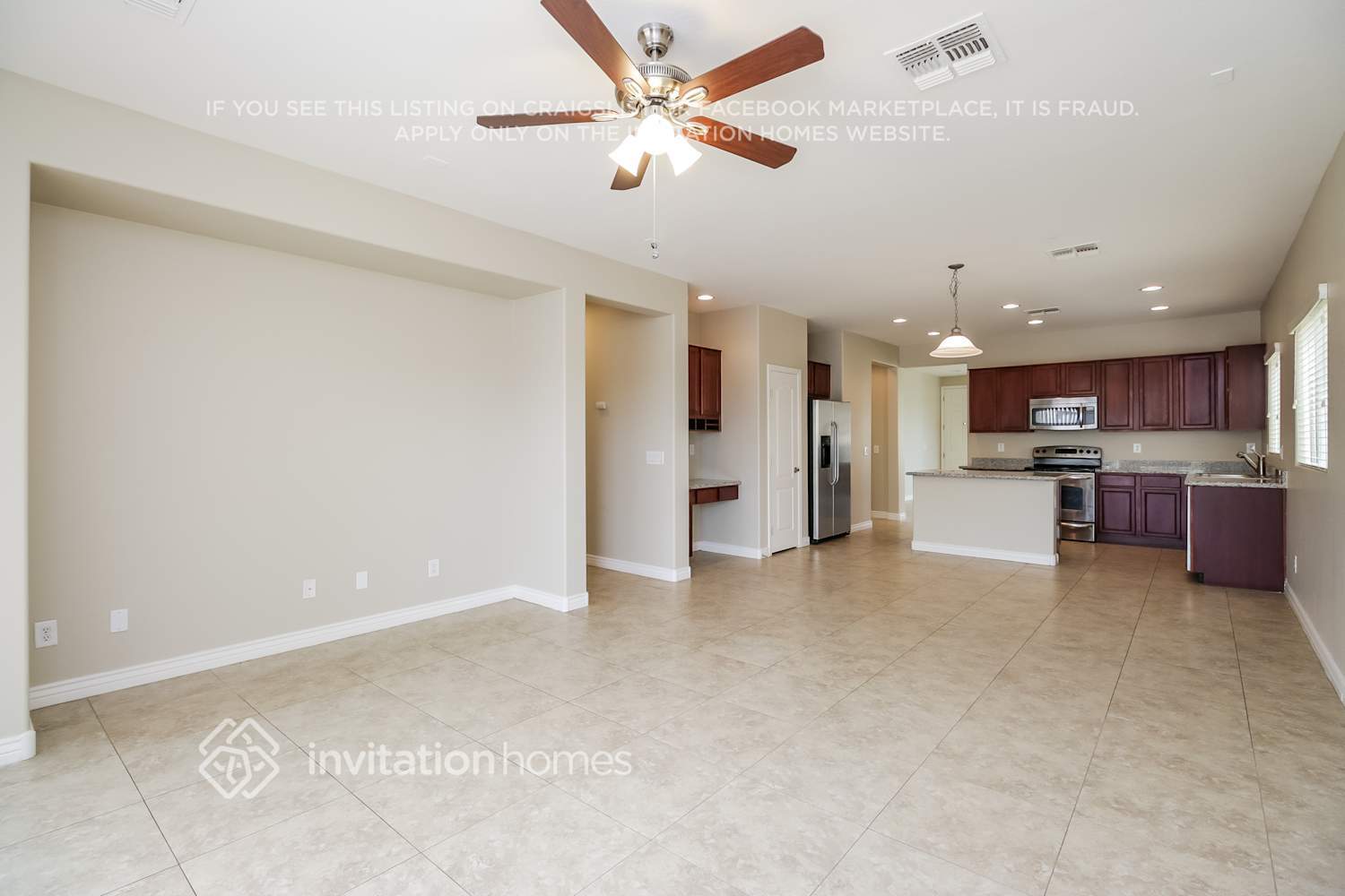 Building Photo - 1015 W Desert Valley Dr