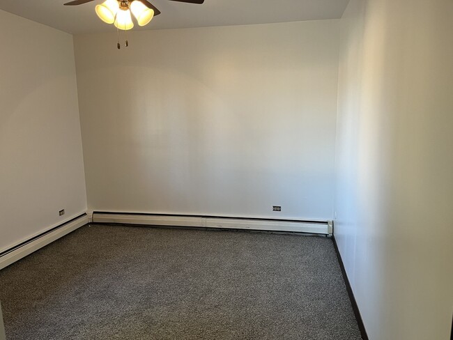 Building Photo - 14737 Kilpatrick Ave