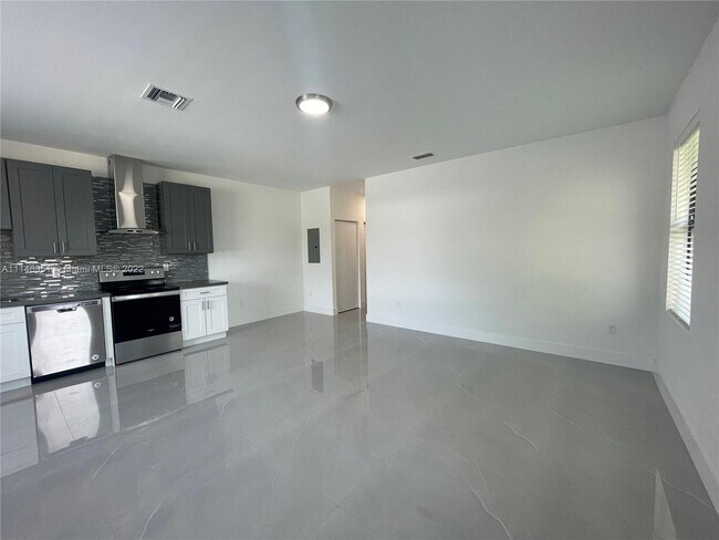 Building Photo - 3096 NW 27th St