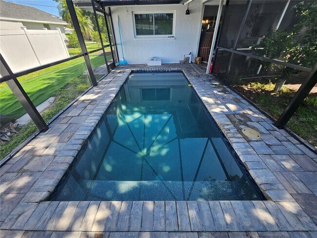 Building Photo - 18385 Hottelet Cir