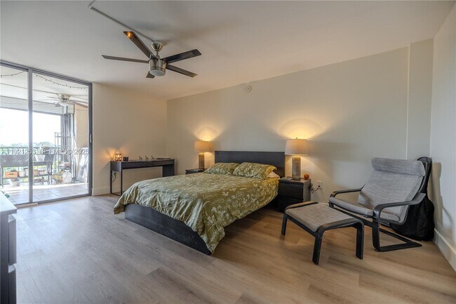 Building Photo - 2810 N 46th Ave