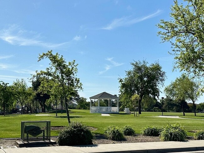 Building Photo - Located across the street from park, Walk to School