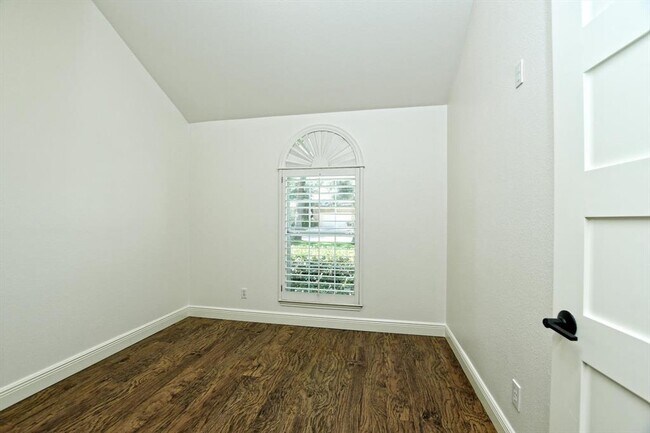 Building Photo - 2306 Oakshire Cove