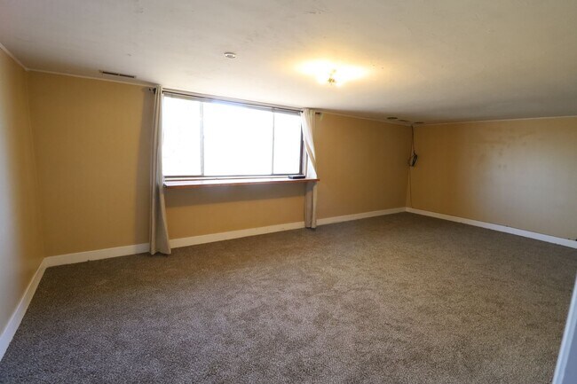Building Photo - TFH SF Duplex