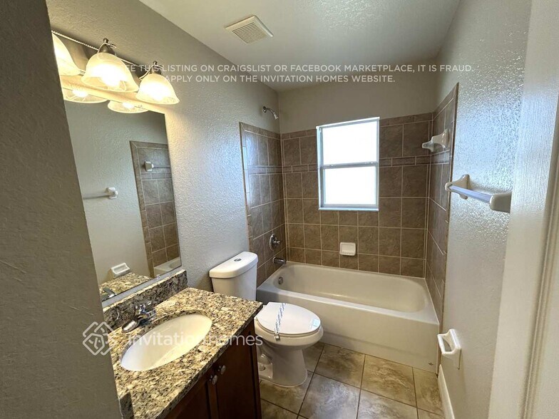 Building Photo - 2728 Oak Hammock Loop