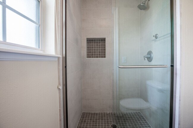 Building Photo - 1866 Hornsey Ct