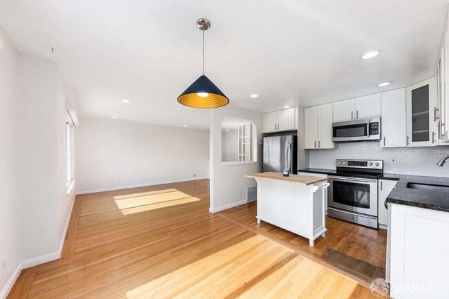 Building Photo - 346 Mangels Ave