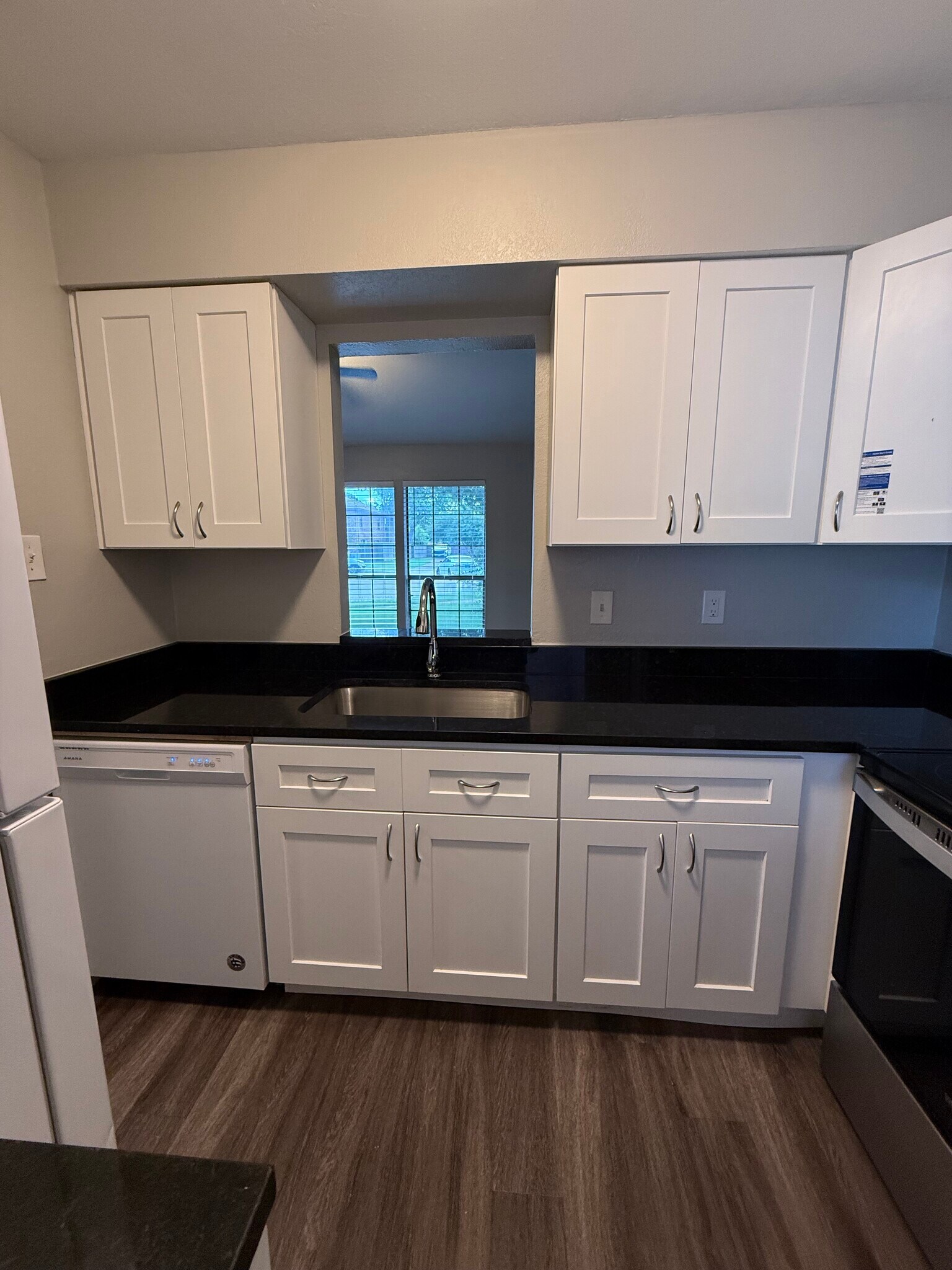 Building Photo - 210 Shrum Ct