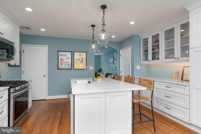 Building Photo - 1147 Colonial Ave