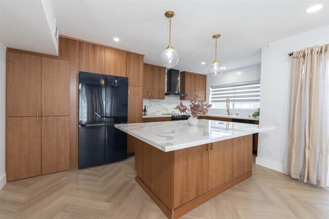 Totally remodeled gourmet kitchen - 8490 Fountain Ave