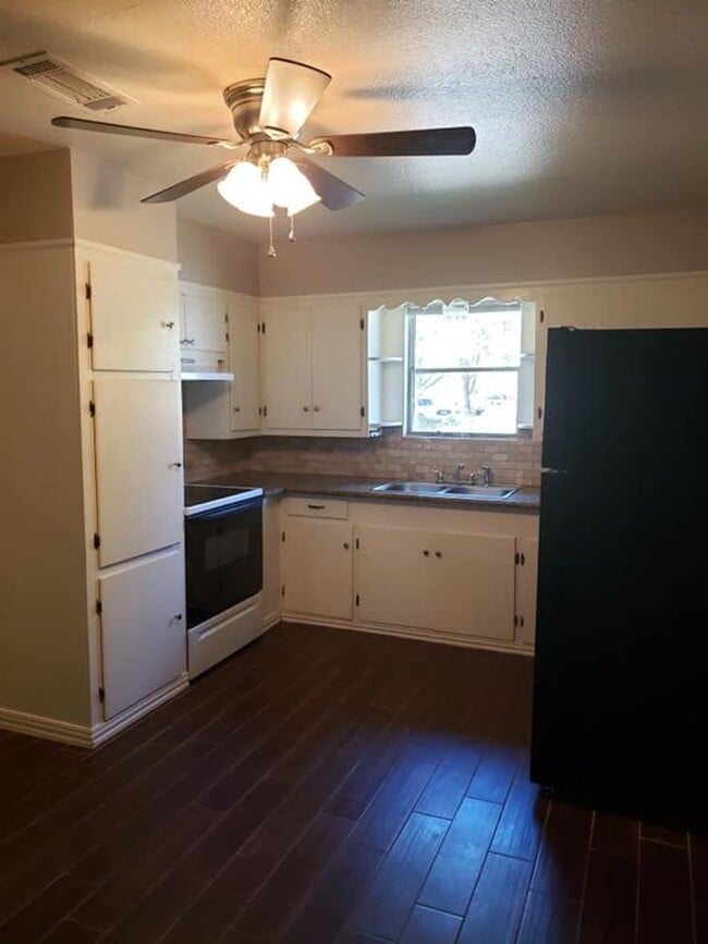 Building Photo - NISD HOME