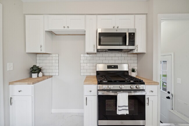 Building Photo - 36640 Angeline Cir