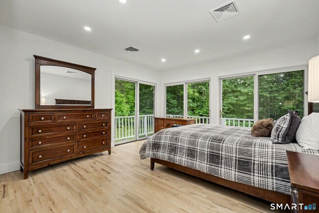 Building Photo - 158 Steep Hill Rd