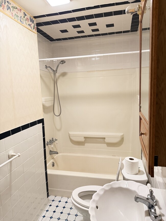 Building Photo - 2648 Melbourne Dr